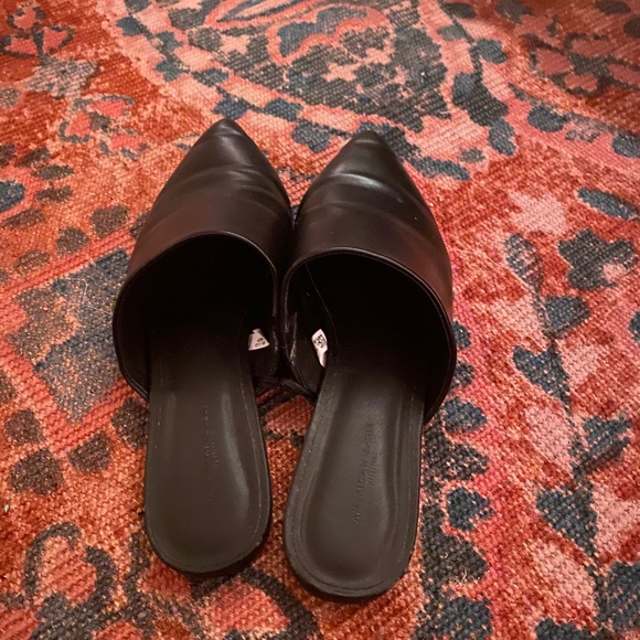 Black pointed-toe flats - Picture 2 of 3